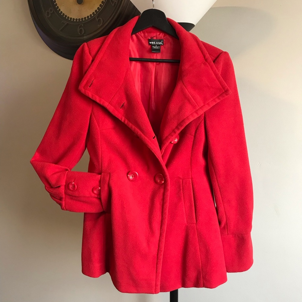 Women’s trendy red peacoat